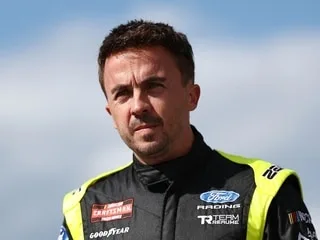 L’acteur de la série « Malcolm » Frankie Muniz remporte sa première course automobile après 20 ans d’attente