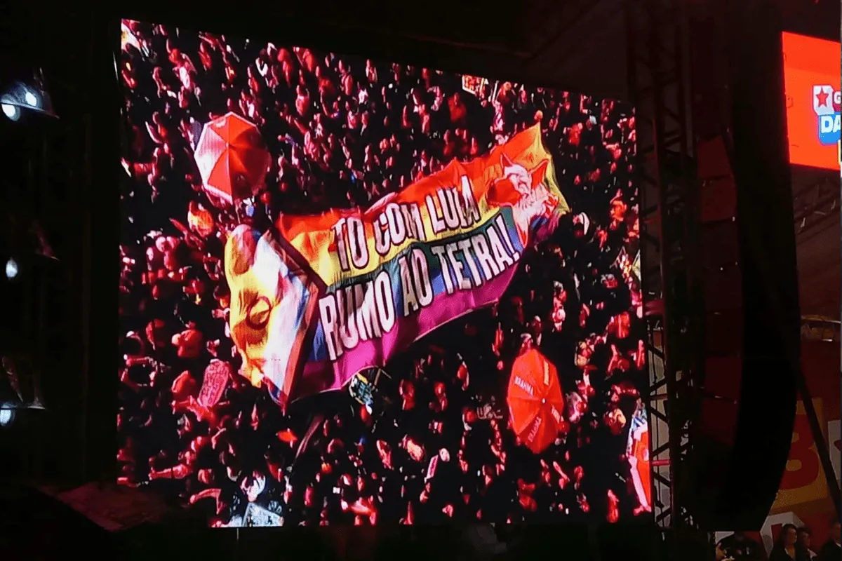 "Acabou esquerda paz e amor": ato pró-Lula na Faria Lima endurece discurso
