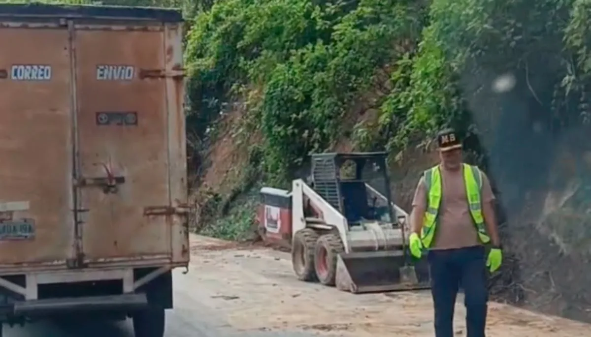 Carretera Panamericana colapsó por deslizamiento de tierra este #31Ago (VIDEOS)