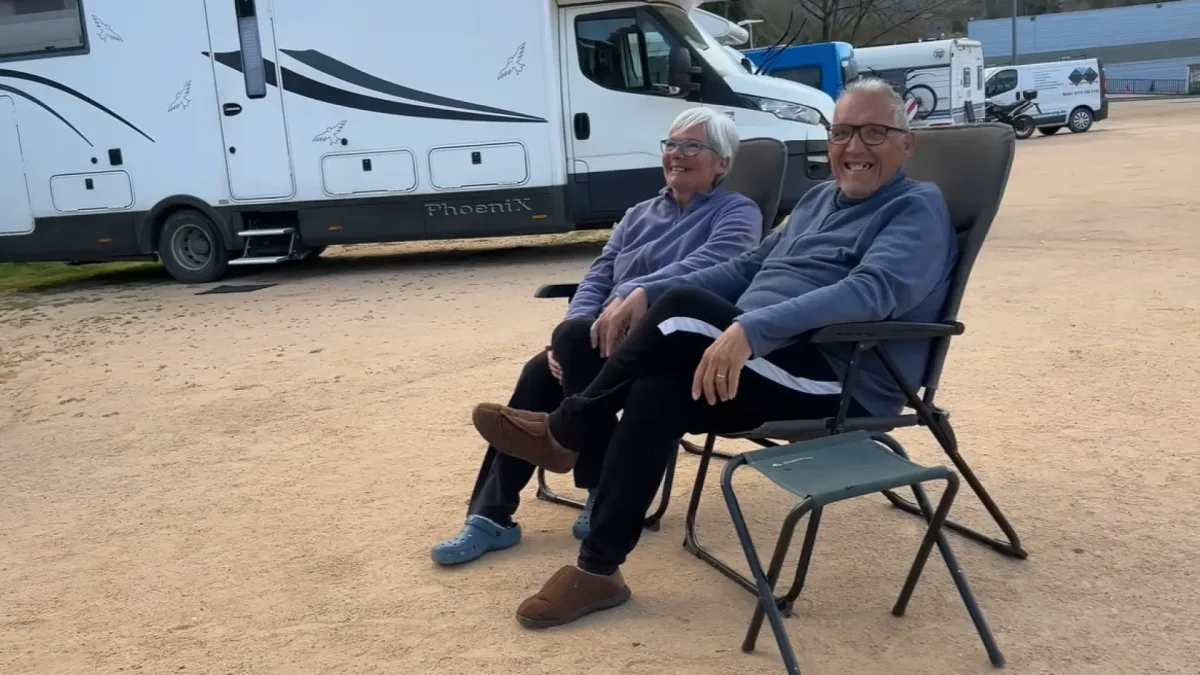 Maribel y Vicente, nómadas desde hace cinco años: "Vivimos con dos pensiones normales, pasamos el mes con 2.000 euros"