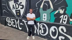 Justo, o En9rme: o guarda-redes da camisola 9, imortalizada num mural no estádio da Sanjoanense
