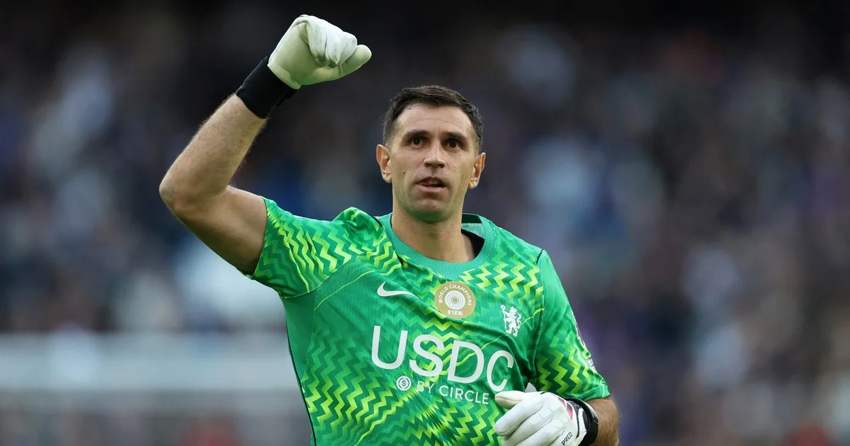 Con Dibu Martínez en el arco, Chelsea quiere vencer al Everton para meterse en puestos de copas