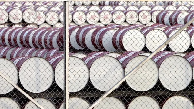 EUA autorizam operações com gasóleo russo até abril de 2027
