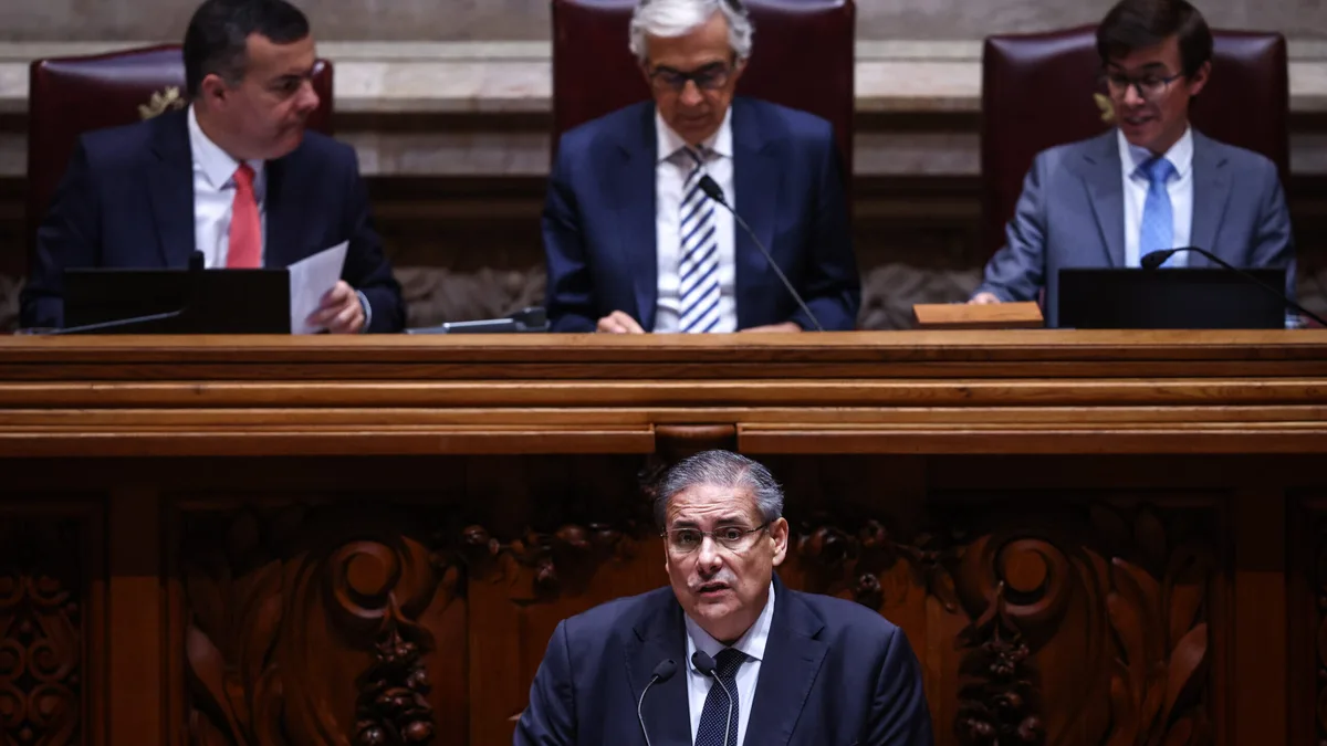 Habitação. Governo “não vai ceder aos gritos que vêm da rua”