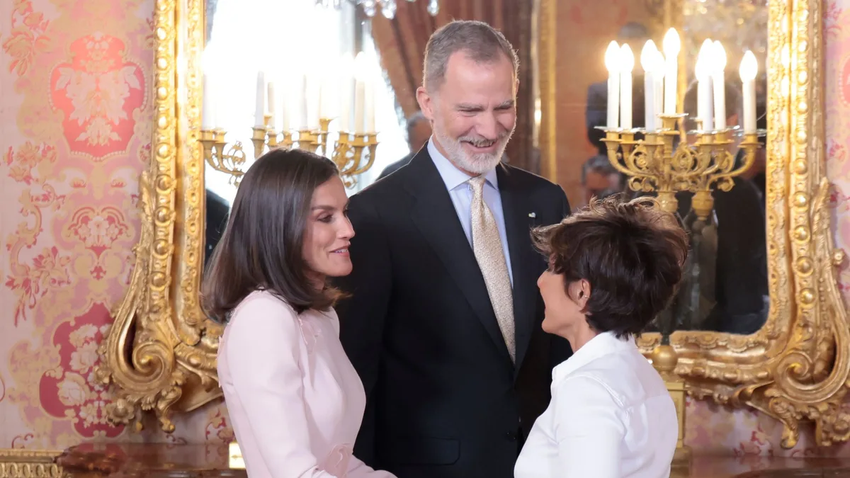 El cariñoso encuentro de la reina Letizia y Sonsoles Ónega en los Premios Planeta: el vídeo que delata su complicidad