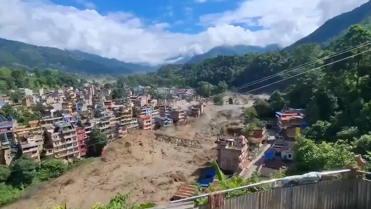 Nepal floods: 34 Australians among hundreds missing after avalanche-triggered disaster leaves at least 98 dead