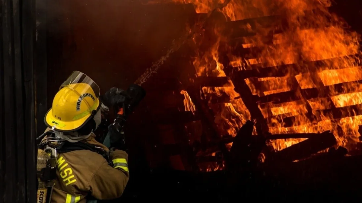 Child among 9 dead as massive fire breaks out at Kolkata hotel