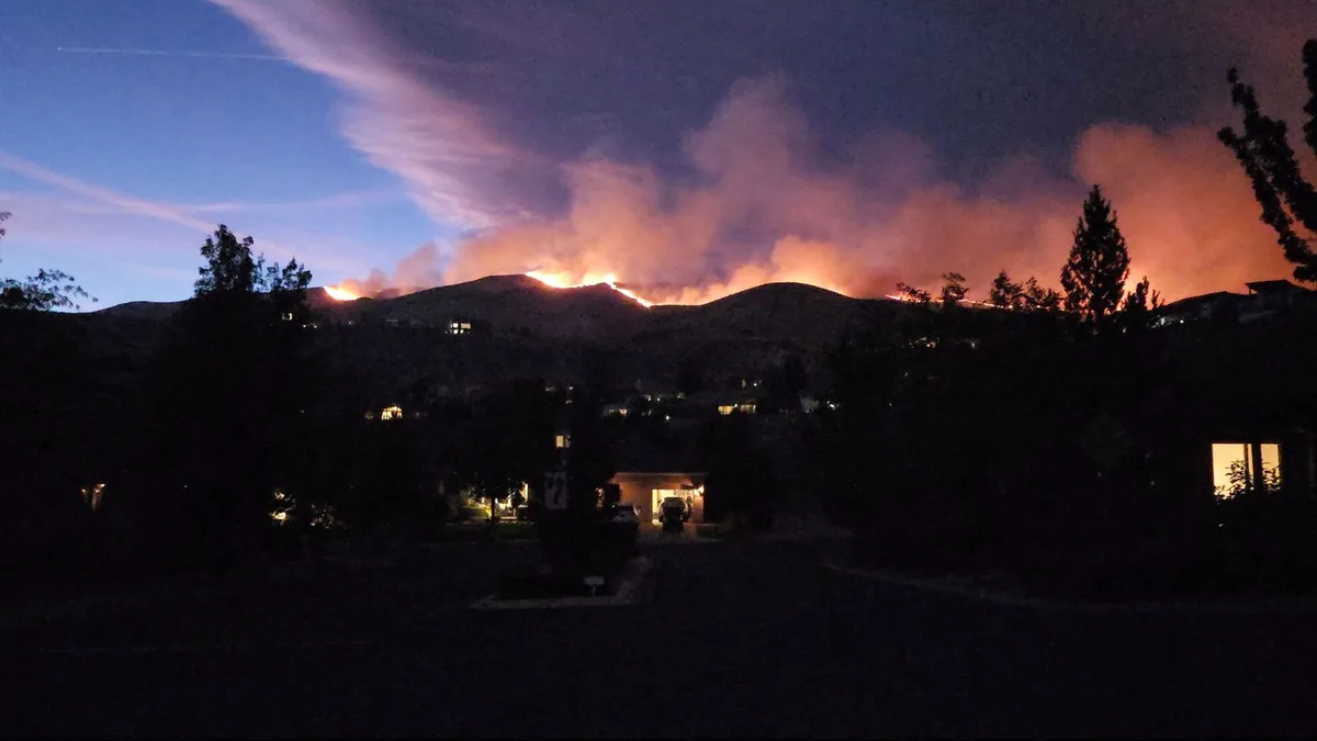 Un incendio fuera de control obliga a evacuar 42.000 personas en el oeste de Estados Unidos