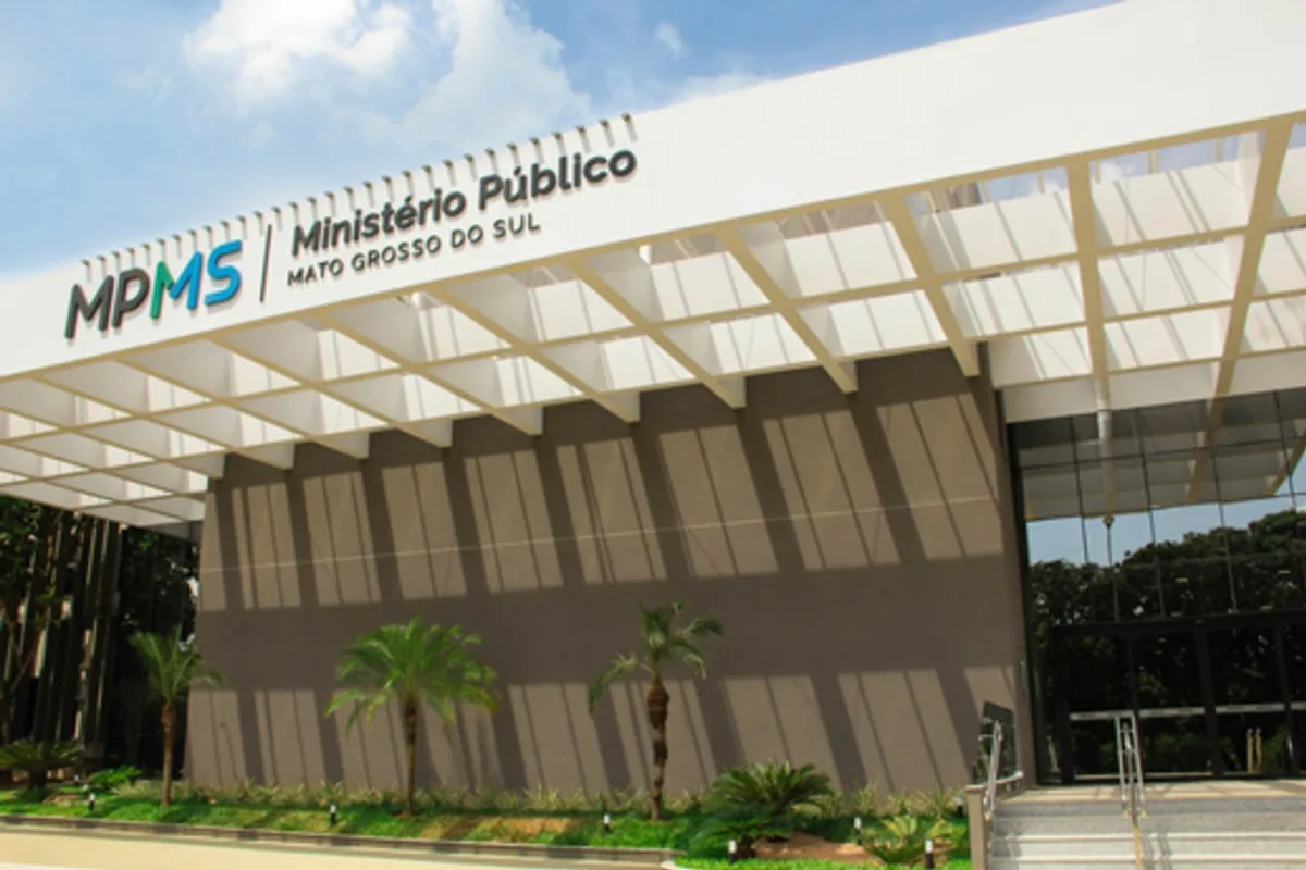 Governador Eduardo Riedel sanciona lei que oficializa a criação de 454 novos cargos no MPMS