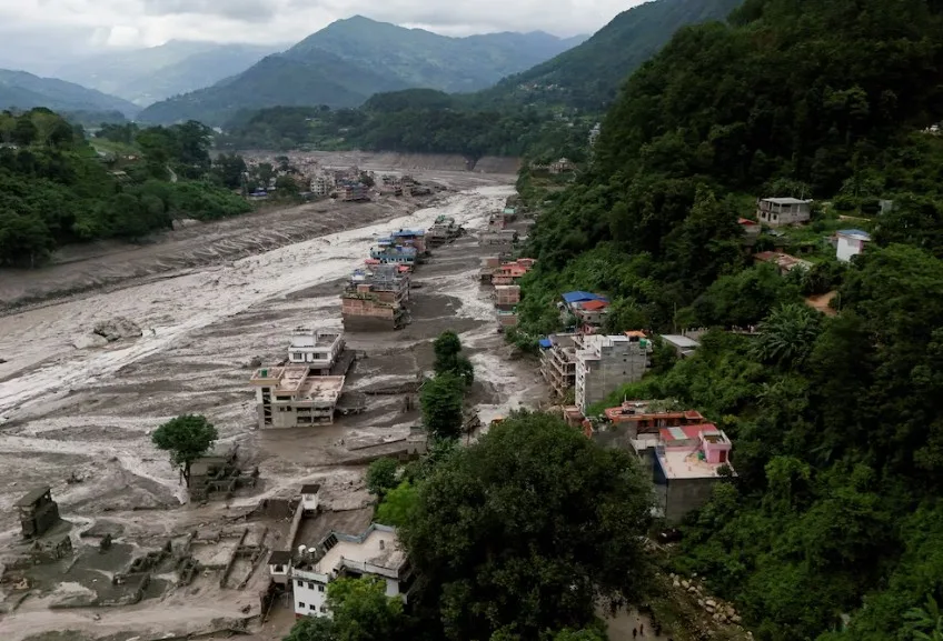 Recuperan 95 cadáveres tras la riada en Nepal y 484 turistas siguen sin contacto