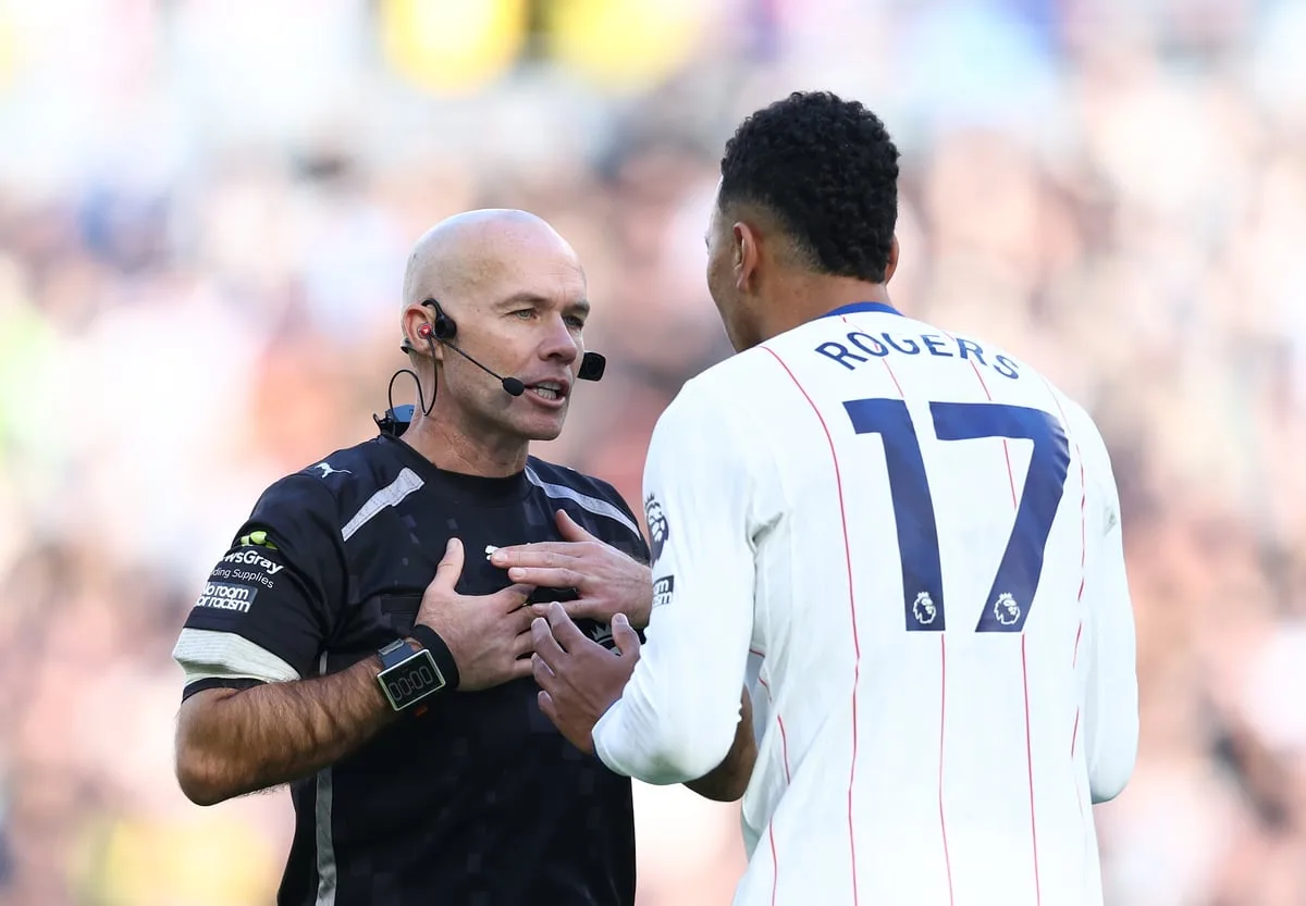 David Moyes fumes as Chelsea star 'escapes red card' in Everton win: 'I've had a look'