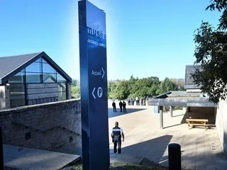 Lyon : cinq hommes écroués après des vols en Suisse, soupçonnés d’avoir cambriolé le Musée Jacques-Chirac