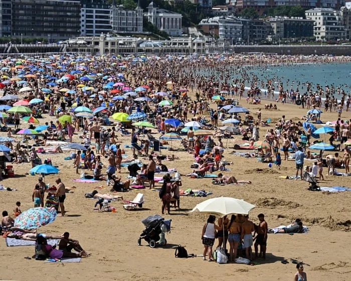 Extreme heatwaves in Europe not changing Brits’ holiday plans, say travel bosses