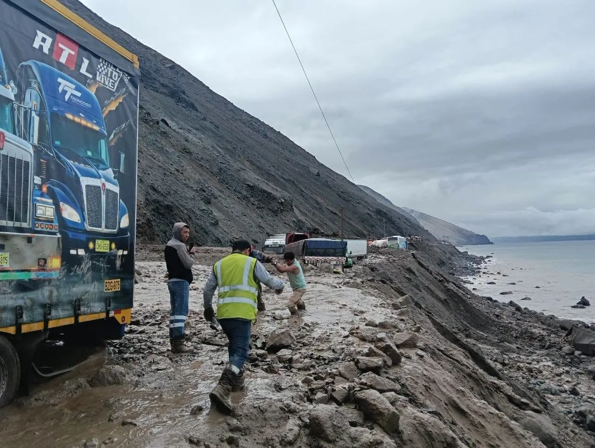 Bloqueo de la vía Atico-Ocoña por huaicos deja pérdidas de S/100 millones: alimentos siguen varados en Arequipa