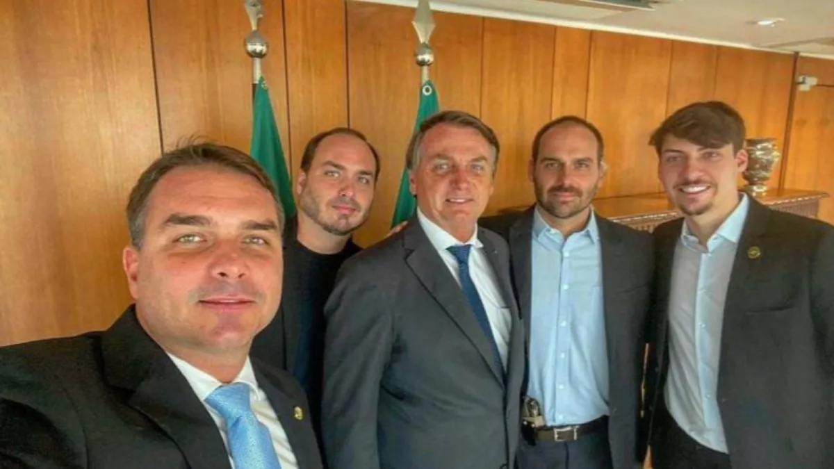 Flávio defende fim da reeleição presidencial e descarta sucessão familiar
