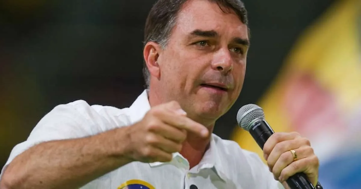 Por que a entrevista com Flávio Bolsonaro será em horário diferente da sabatina de Lula na Globo?