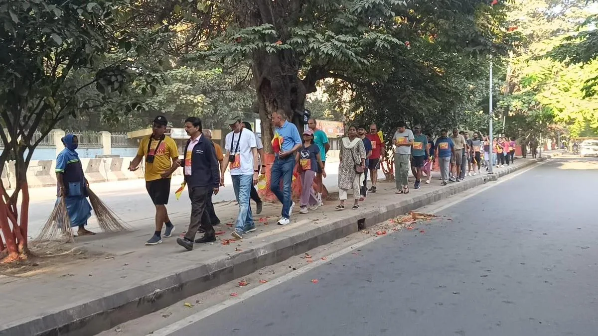 Supreme Court declares right to walk on footpath a fundamental right, wants law
