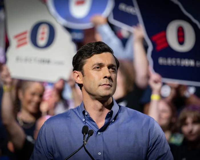 Jon Ossoff accuses Trump and Hegseth of lying about Iran war – video