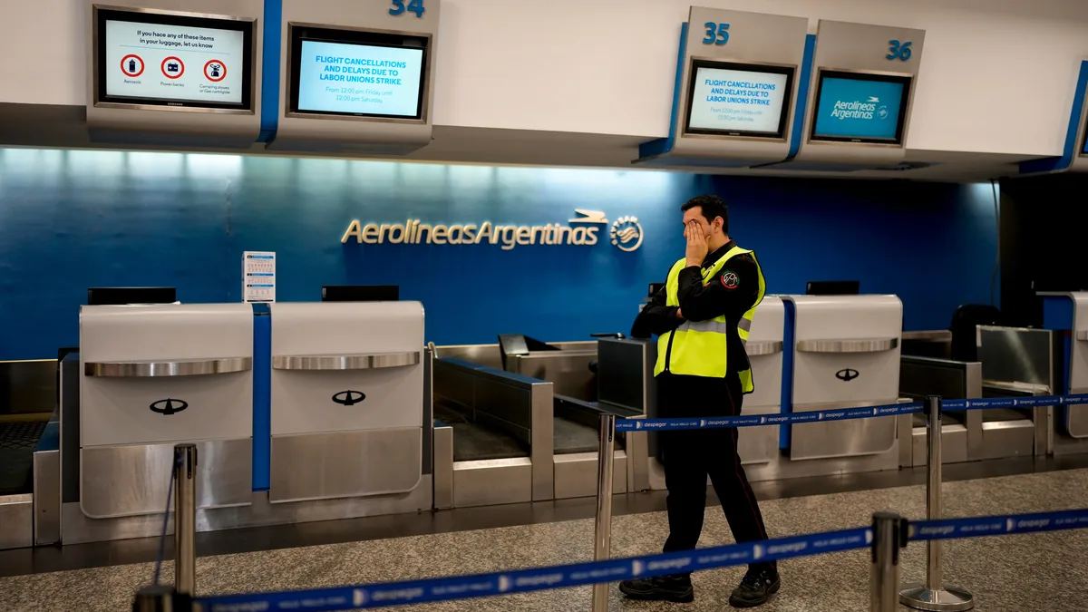 Aunque viajan menos argentinos al exterior, el déficit turístico podría superar los US$6000 millones este año