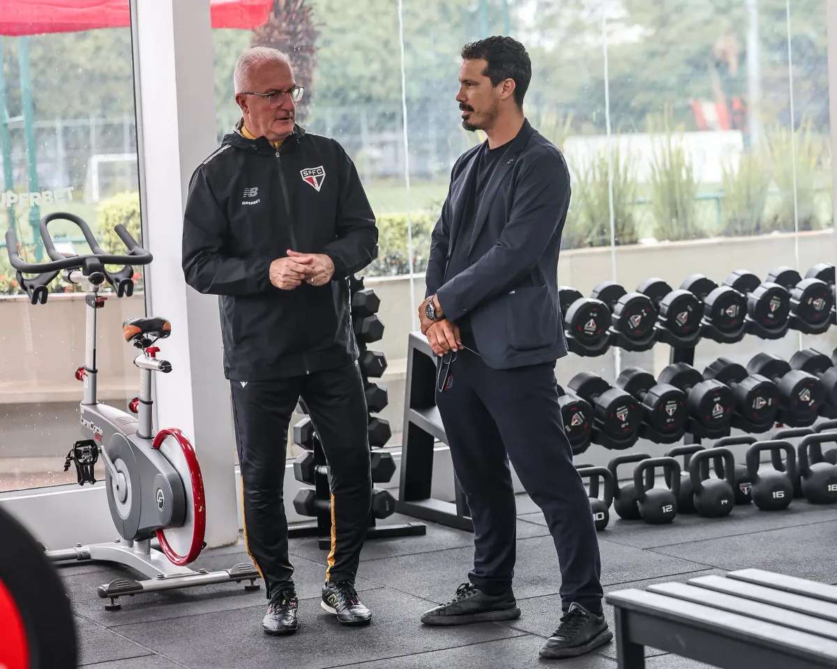 São Paulo se reapresenta com visita de ídolo no CT e trio em campo