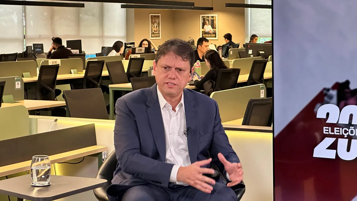 Tarcísio diz que Flávio ‘não deve nada’, mas cobra explicações sobre caso Master