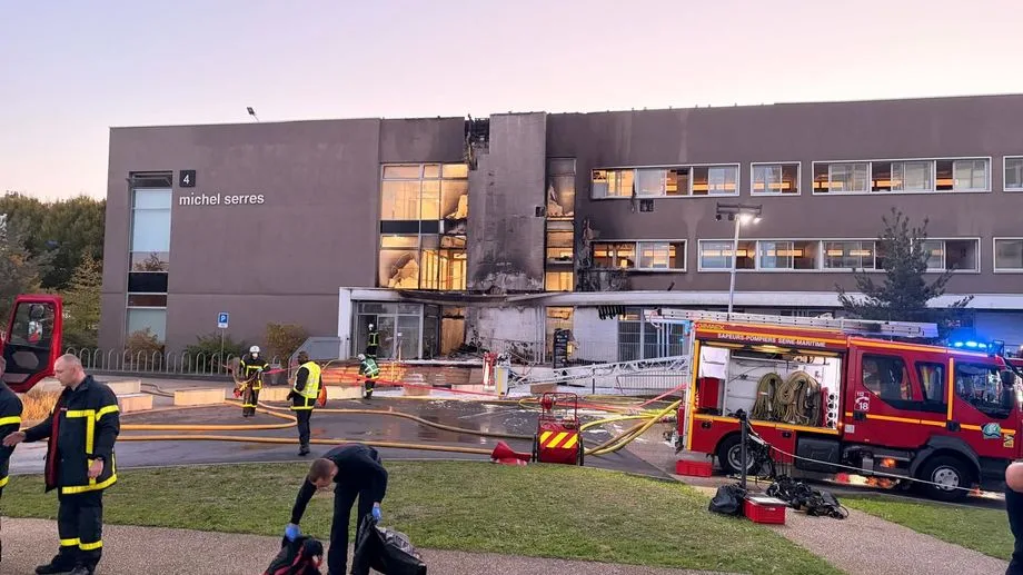 VIDEO - Incendie à l'université de Rouen, le feu est "volontaire" selon le procureur, une enquête en cours