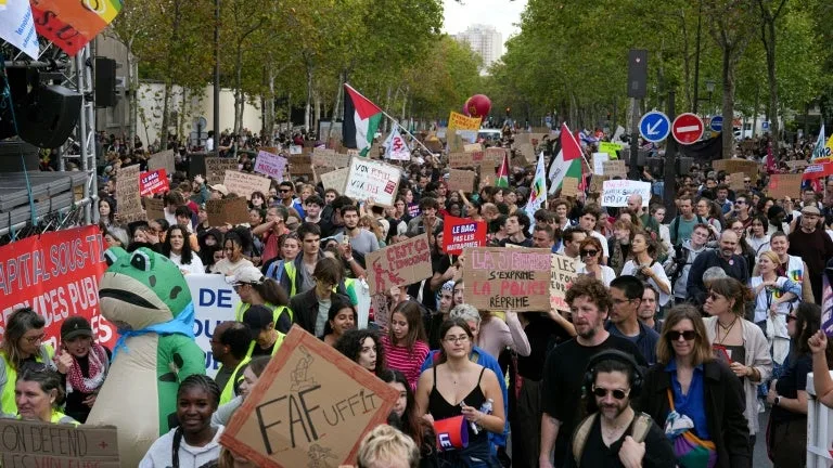 La préfecture de police interdit le trajet d'une manifestation à Paris le 17 octobre mais propose "un itinéraire alternatif"