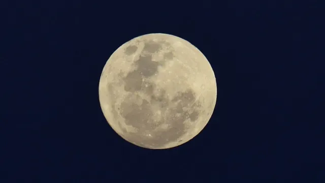 Trump promete que Humanidade voltará a pisar Lua antes do fim do seu mandato