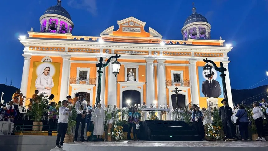 Caraqueños conmemoraron el primer aniversario de la canonización de José Gregorio Hernández y Carmen Rendiles