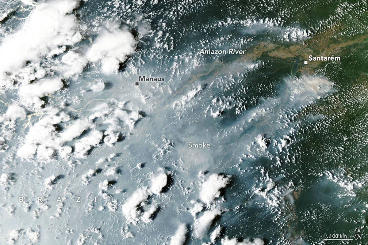 Fumaça impede voos de aviões que combatem incêndios florestais no AM