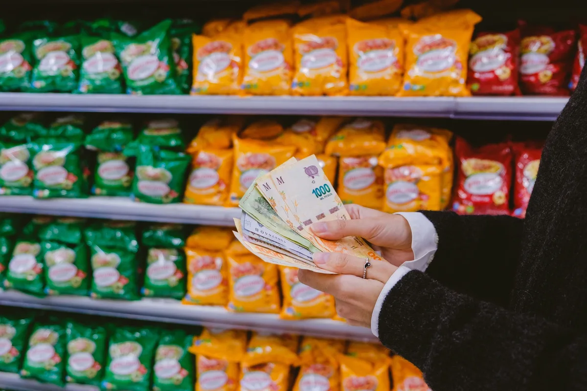 Servicios indexados y precios estacionales le dan cuerda a la inflación