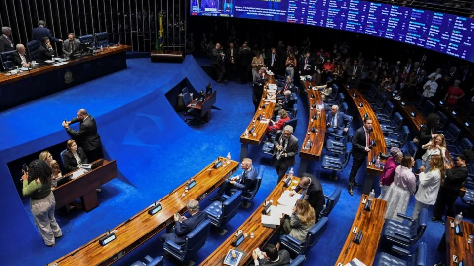Senado aprova com urgência perdão de dívidas do MEI e aumento do teto
