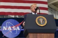 Trump promete US$100 milhões a fábrica em Kentucky se republicanos vencerem