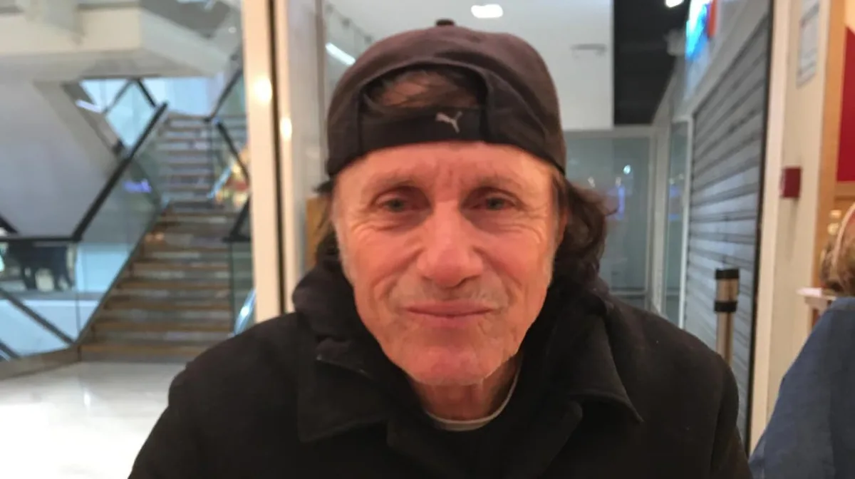 La torta que recibió Guillermo Vilas para festejar su cumpleaños número 74 junto a su familia