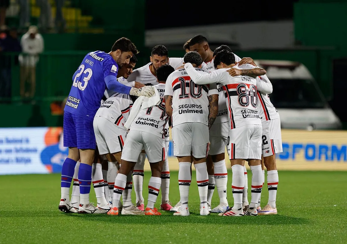 Antiga referência do futebol brasileiro, São Paulo vive crise sem fim e teme queda inédita