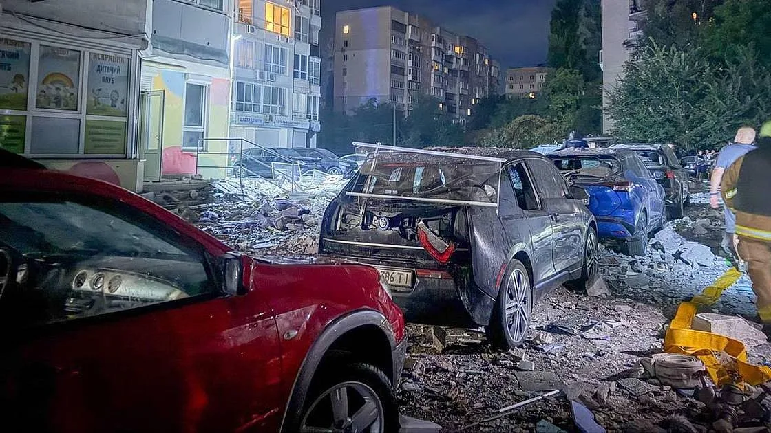 Rússia volta a atacar a Ucrânia e atinge edifício residencial em Odessa