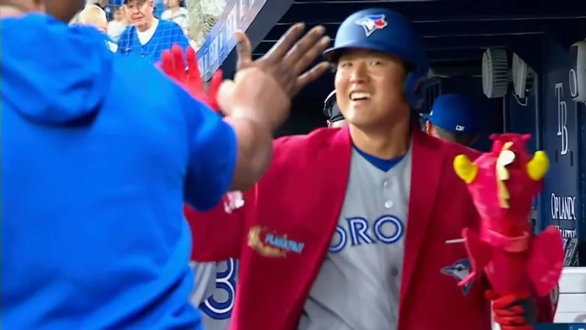 Okamoto sets Blue Jays franchise rookie record with 25th home run of season