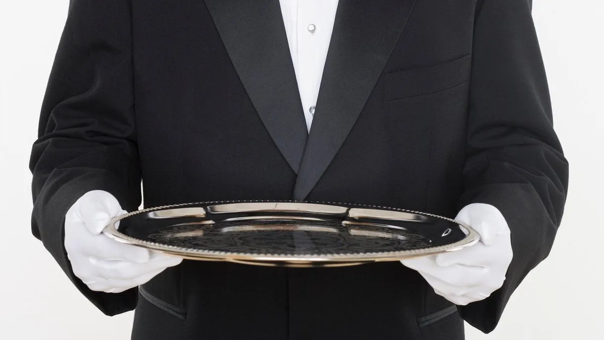 Gehaltscheck: 20-Stunden-Tage und strenge Etikette: Was verdient ein Butler?