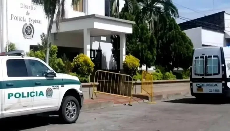 Ataque armado contra la Policía Nacional deja un patrullero muerto en la vía entre El Espinal y Girardot