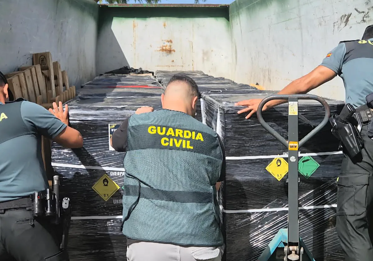 Intervenidas 13 toneladas de gas de la risa en Tenerife, la segunda mayor operación de toda Europa