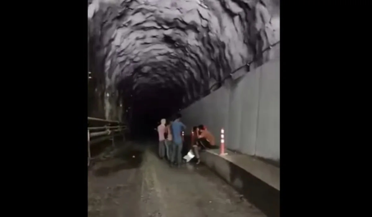 Forças do Nepal resgatam 350 pessoas que estavam presas em túnel após avalanche