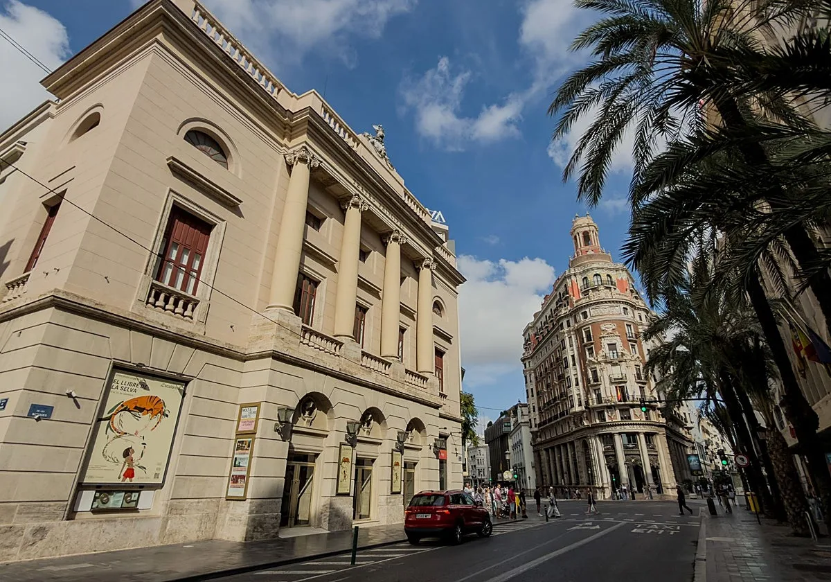 Urtasun guarda silencio sobre el Principal de Valencia tres semanas después del cierre