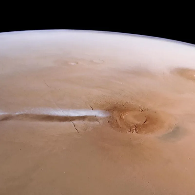 Actualité : Un immense nuage de glace apparaît chaque matin sur Mars puis disparaît avant midi, les scientifiques pensent enfin savoir pourquoi