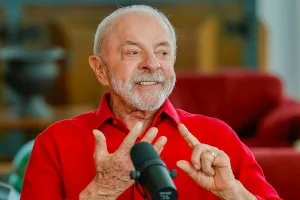 Bolsa Família ajuda Lula a virar pauta após crise do STF, enquanto casos são adiados