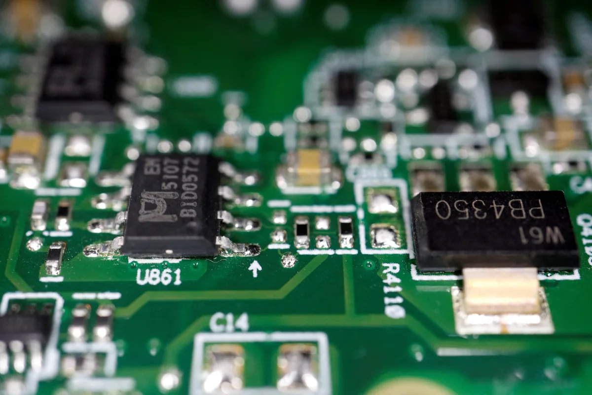 China sigue perdiendo el liderazgo por la industria de los chips: depende aún de Estados Unidos