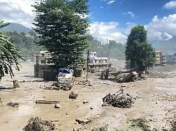 Plötzliche Sturzfluten: Hunderte Touristen nach heftigen Überschwemmungen in Nepal vermisst