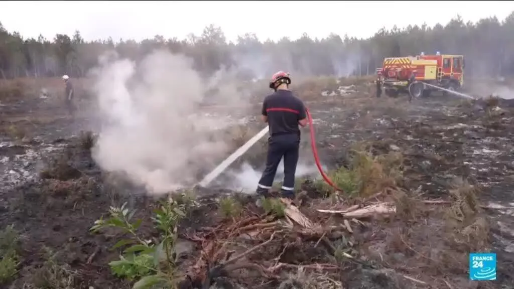 France : l'incendie dans les Landes ne progresse plus mais reste hors de contrôle