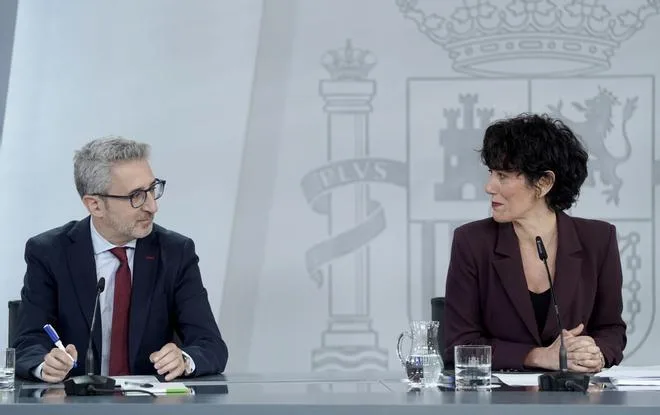 El Gobierno agita el miedo a la "privatización" de las pensiones de PP y Vox y estudia subirlas antes del 29N