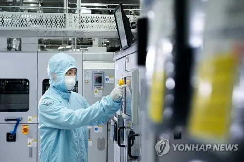반도체 제조업 일자리 8년새 15% 늘었지만…신규채용은 22%↓
