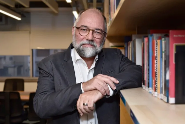 Roda Viva recebe Ricardo Henriques para discutir os rumos do Brasil às vésperas das eleições